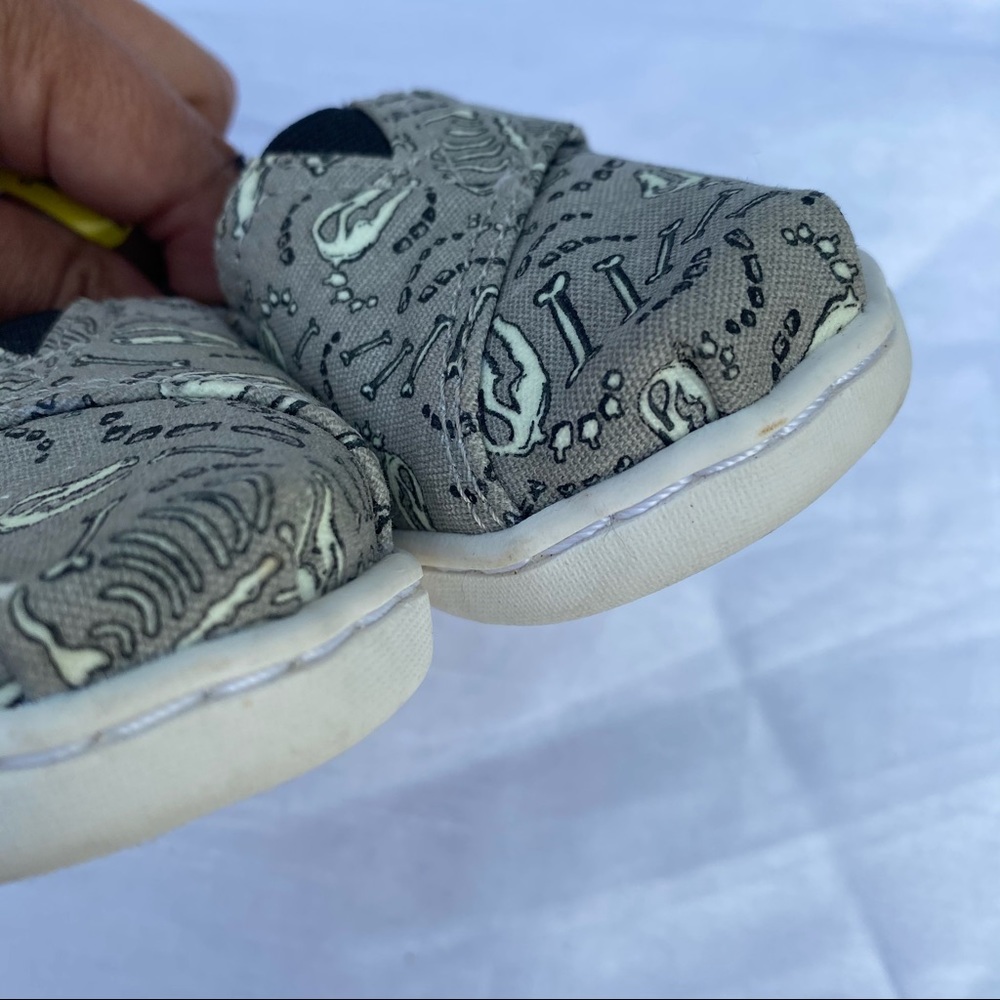 Toms - Picture 8 of 8